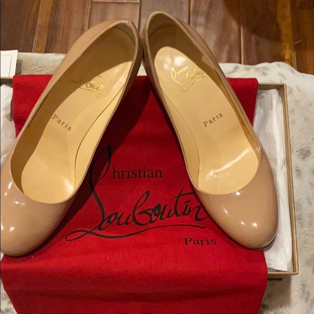 Christian Louboutin  Nude Pumps